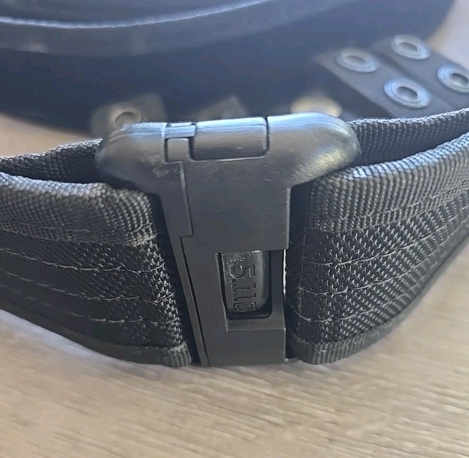 Тактический пояс 5.11 2 дюйма черный внутренний ремень XL и держатели в комплекте очень хорошее состояние - Изображение 4 из 4