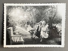 PHOTO ancienne Tonnelle Pavillon de verdure Ecrin végétal Pergola Famille Plante