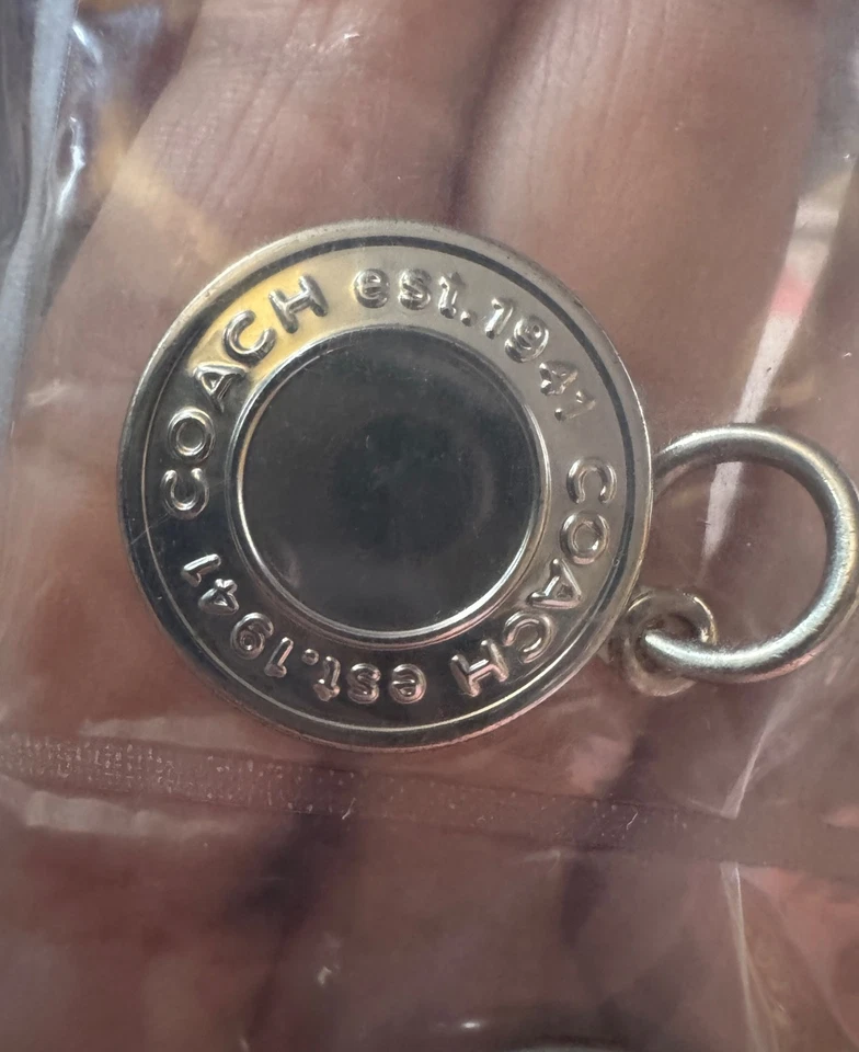 VINTAGE COACH Round Silver Nickel Metal Disc Key Fob Bag Charm Keychain Hang Tag - Image 3 of 3
