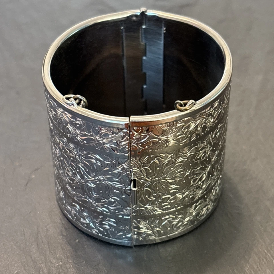 Miriam Haskell 银色铰边手镯手链 2 英寸宽花卉雕刻 7 英寸 — 第 2/4 张图片