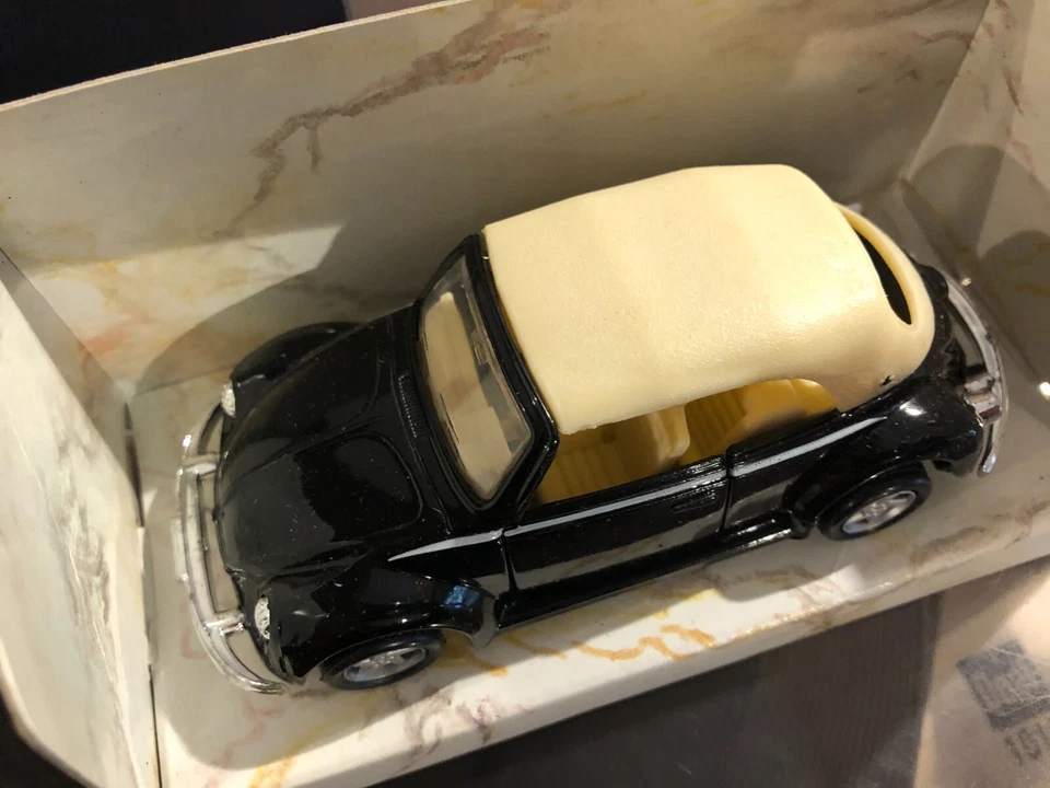 MAISTO 1/43 GIG VOLKSWAGEN MAGGIOLINO CABRIOLET art. 21008 vintage 1995 rara - Immagine 3 di 4