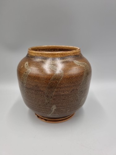A Studio Pottery Footed Bulb Vase. Unmarked, VGC. - Picture 4 of 12