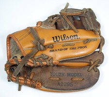 Wilson Youth Model Size 9 A2295 George Brett Right Hand Thrower Baseball Glove