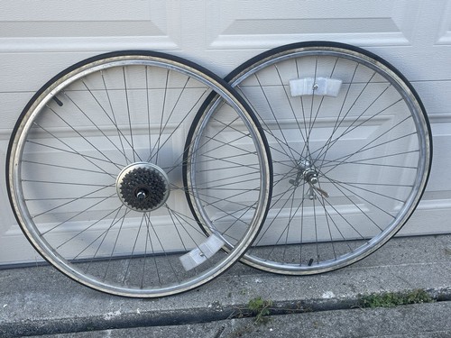 Roue Arrière ARAYA 27x1-1/4 Avec Cassette Suntour 6 Vitesses - 36 Rayons - Occasion