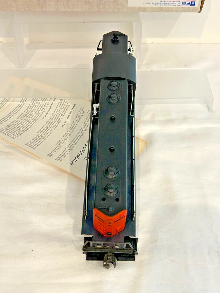 LIONEL6-8031 #2 CANADIAN NATIONAL GP-7 ~ METAL FRAME-HANDRAILS & TRUCKS MIB - Image 2 of 4