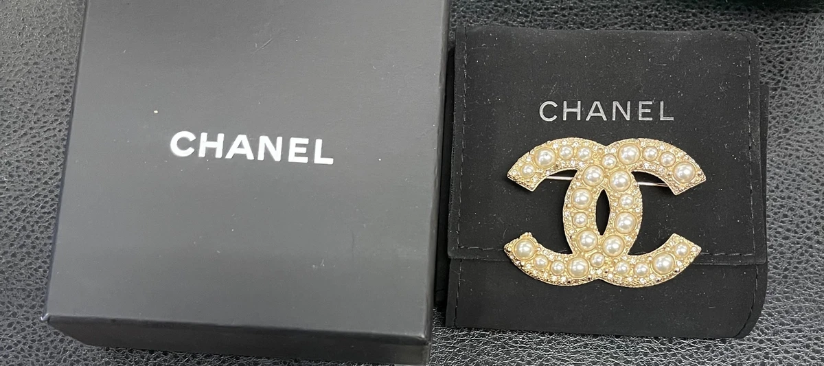 CHANEL PEARL CRYSTAL BROOCH GOLD – LLBazar