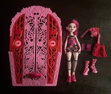 Monster High Skulltimate Secrets Garden Mysteries DRACULAURA Doll + Closet