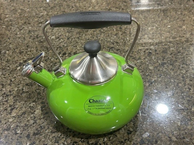 Tetera Chantal Whistling Bridge 1,8 cuartos verde (nueva con caja de venta al por menor)  Foto 2 de 3