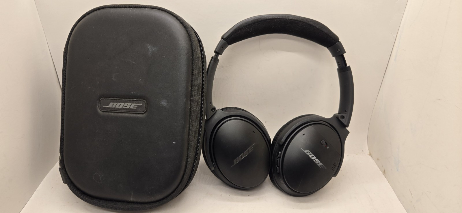 Bose Noise Cancelling Wireless Headphones Quiet Comfort 35 W/Case-image