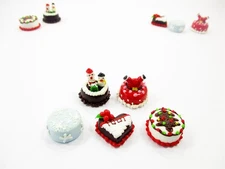 Dollhouse Miniature Food 5 Mini Christmas Cake 1.5 cm Tiny Bakery Supply 16116