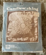 NEW 1980s Needlecraft Candlewicking Circle Pillow Kit 14x14 Cotton Complete