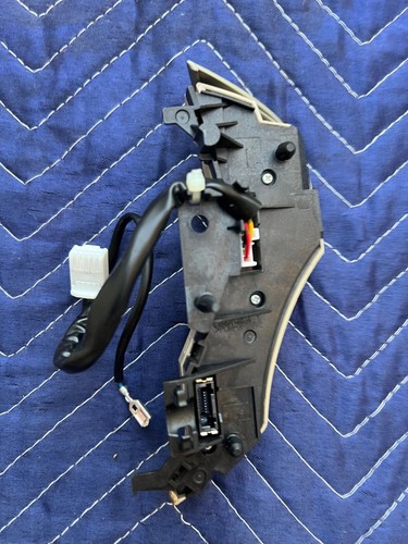 OEM F70CVU2041 LEFT Side Steering Wheel Radio & Cruise Switch Toyota Avalon - Picture 6 of 7