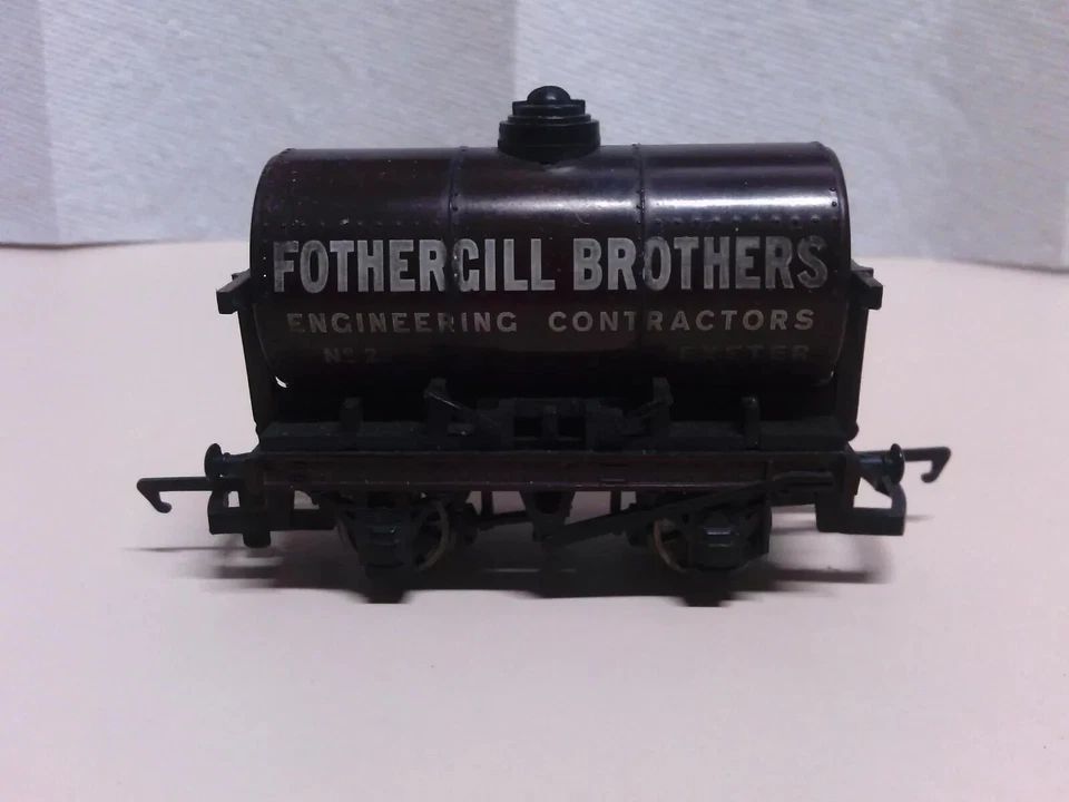 Hornby Railways Fothergill Brothers 12 Ton Tank Tanker R6569 OO (No Cables) - Image 2 of 4