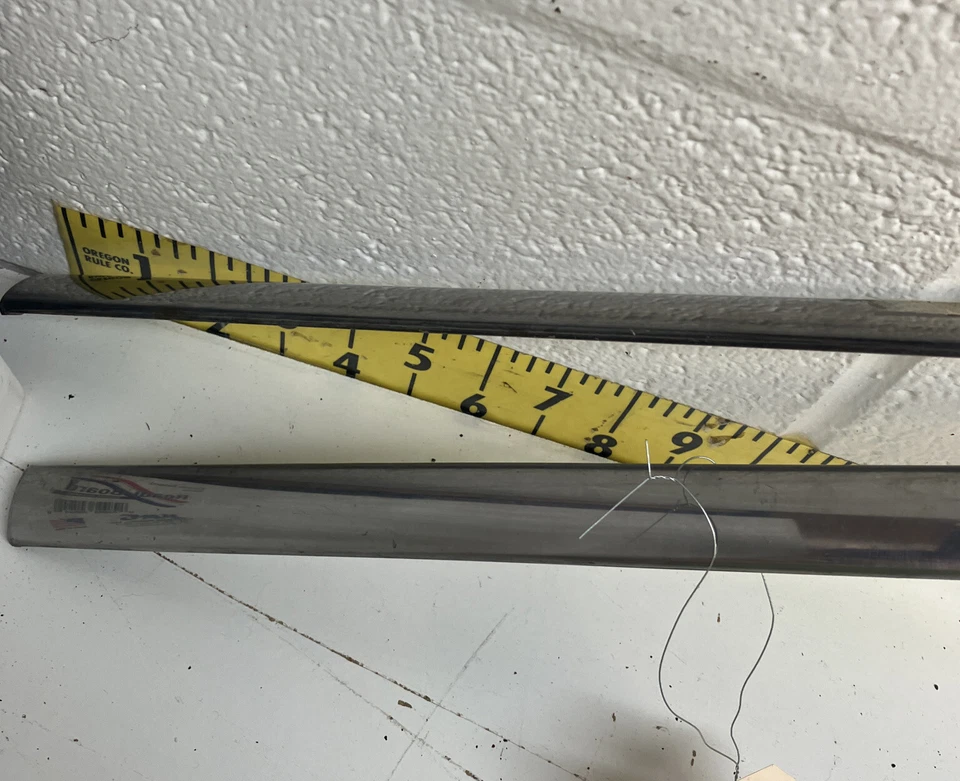 Juego de molduras de línea de cinturón trasero 1/4 GM 1941-1948 Chevy Sedán (top TR) OEM GM Foto 2 de 4