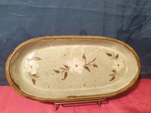Grand plat creux ovale cul noir signé décor floral - 第 1/10 張圖片
