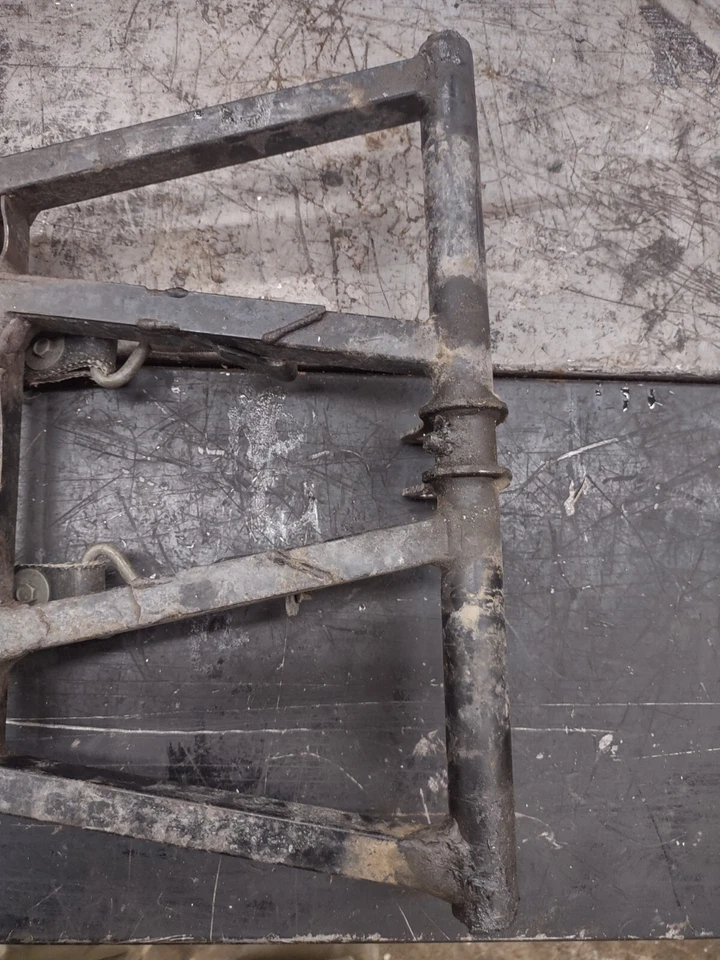 Yamaha SRX 600 1998 brazo, pivote 1 8DF-47331-00-00 RW5669 Foto 3 de 4