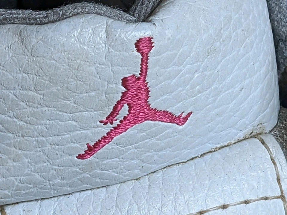 Nike Air Jordan 12 retrô cinza lobo rosa vivo tamanho 6.5Y juvenil 510815-029 GS - Imagem 4 de 4