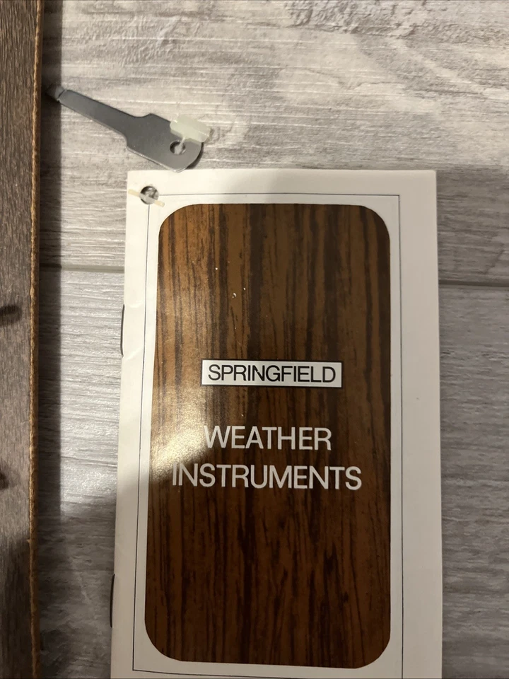 De Colección Años 70 Springfield Estación Meteorológica Barómetro Termómetro Humedad EE. UU. con Llave Foto 2 de 4