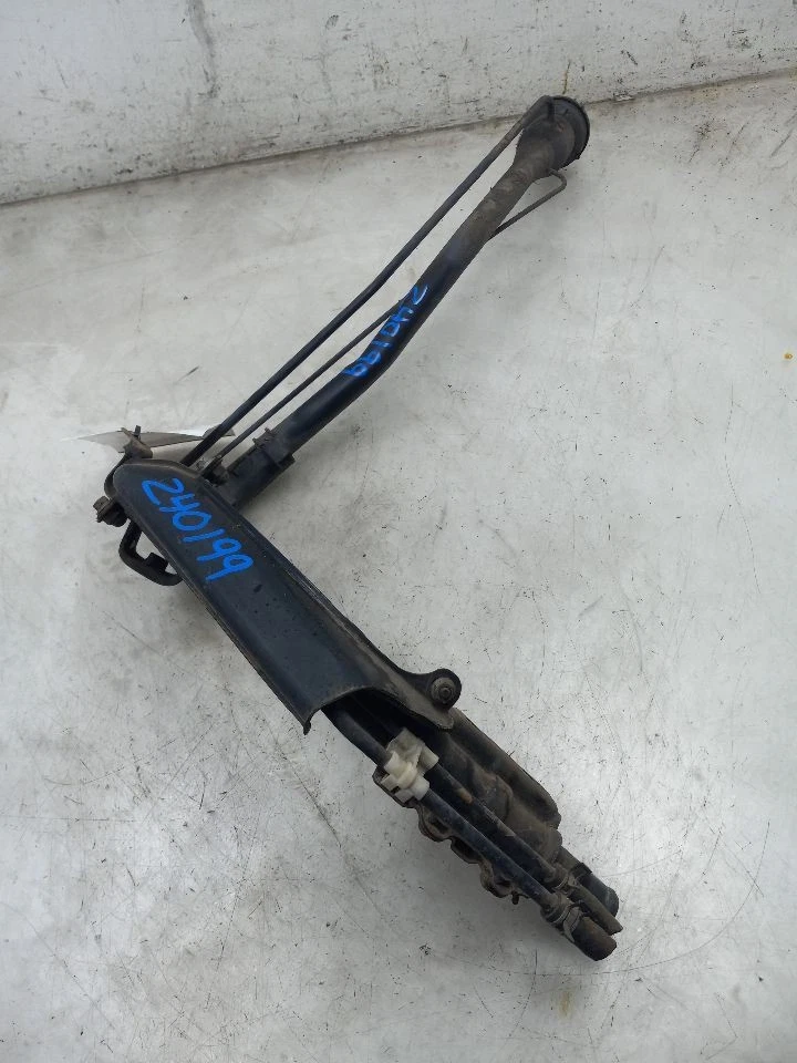 02 LEXUS RX300 CUELLO DE LLENADO DE COMBUSTIBLE Foto 2 de 4