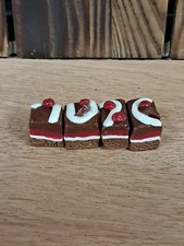 4 tranches de gâteau au chocolat miniatures pour mini collectionneurs G4-403