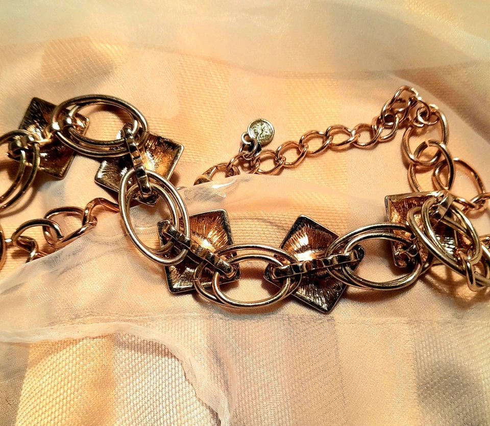 Hermoso collar Vera Wang Foto 4 de 4