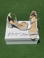 Betsey Johnson Jami Bridal-Style Ivory and Pearl Size 7 New in Box