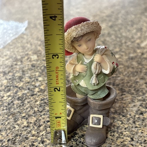 Enesco The Heart Of Christmas Karen Hahn ELF IN SANTA’S BOOTS 4034460 - Picture 8 of 8