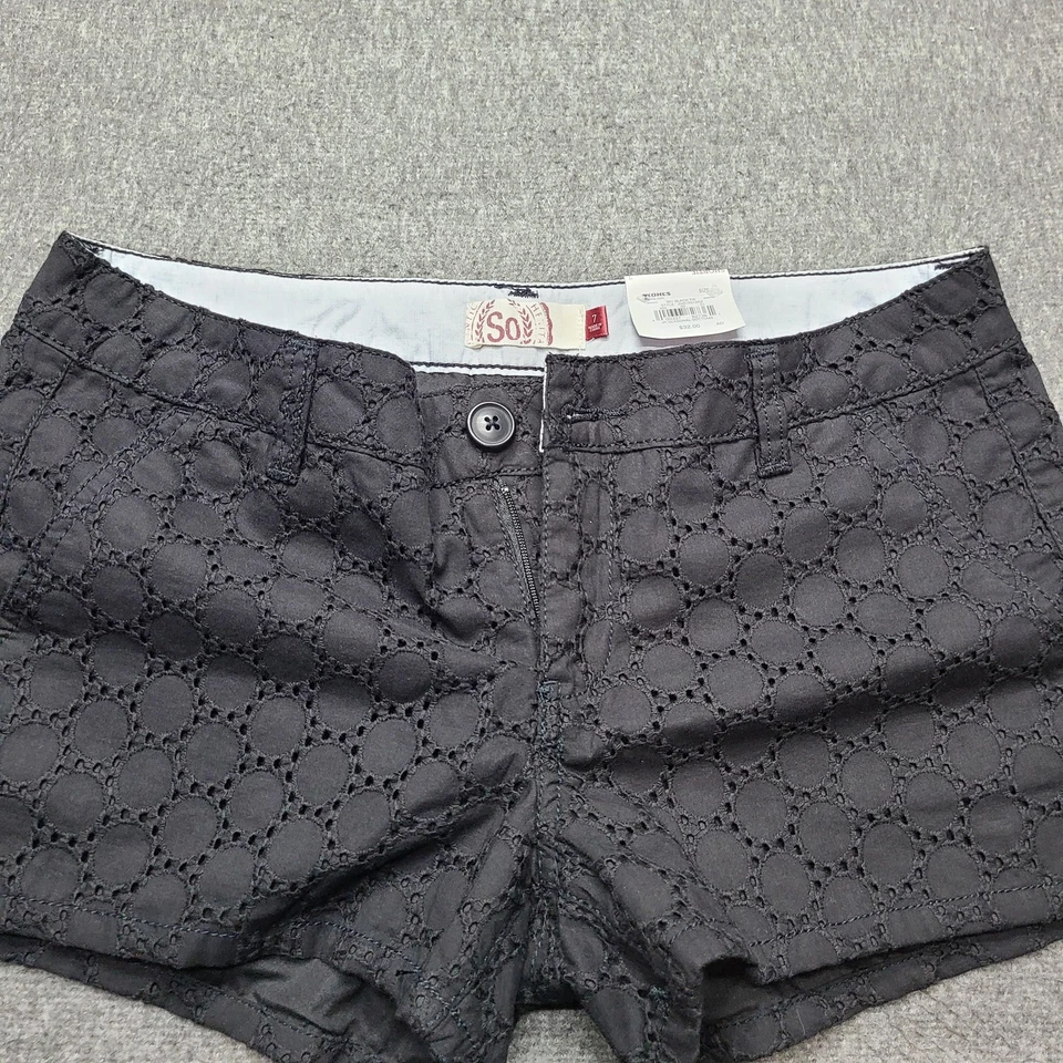 Pantalones Cortos SO Para Mujer 7 Negros Ojales Tiro Bajo Corto 2.5 Entrepierna Verano Informal Nuevo Foto 4 de 4