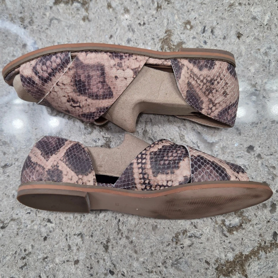 Easy Spirit Pasana Estampado Piel de Serpiente Punta Abierta Diapositivas Planas Para Mujer 5.5M Foto 3 de 4
