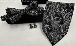Gray & Black Bow Tie And Pocket Square Set