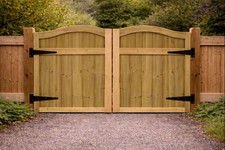 Wooden Driveway Gates – Swan Neck Design – Pressure Treated – 5ft,6ft high