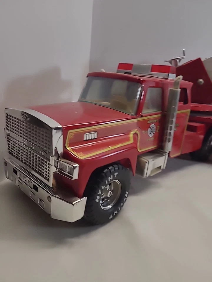Nylint engin 885 district 2 fire ladder truck vintage 1980's - Image 2 of 4