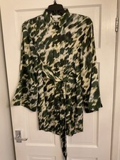 TOPSHOP  shirt dress size 8 Green Abstract  dress with Bell Sleeves
