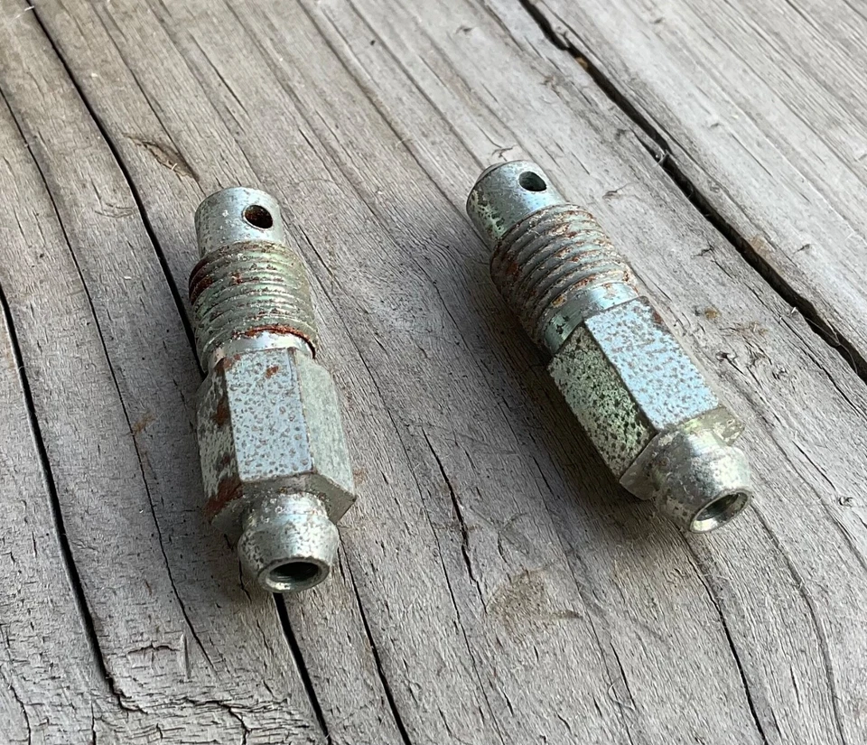 Pontiac Tempest 1962 rueda trasera cilindro tornillo purga par #5456895 = GM genuino Foto 2 de 4