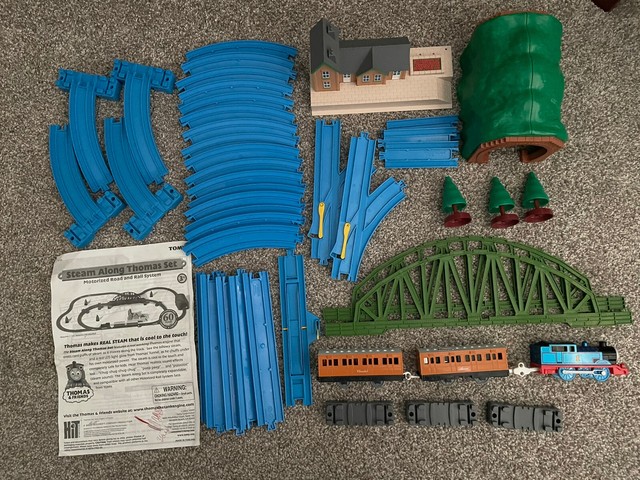 2004 TOMY Steam Along Thomas Train Set 