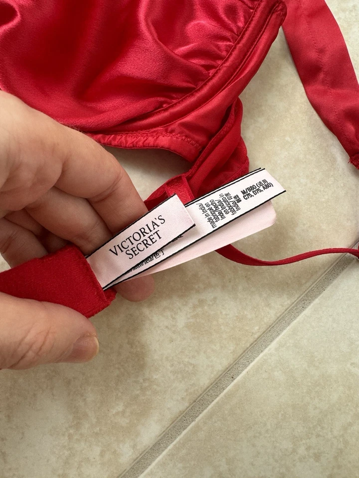 Victoria's Secret Sexy Seda Rojo Sujetador Mediano Foto 4 de 4