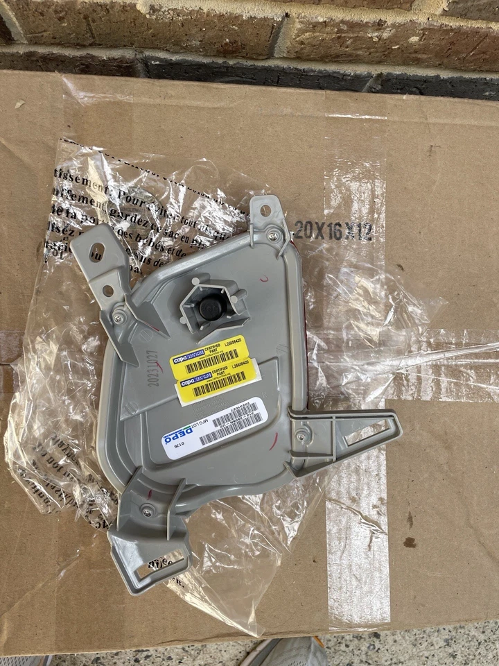 Toyota Highlander RH 2014-2016 parachoques trasero derecho marcador reflector depósito. A577 Foto 2 de 2