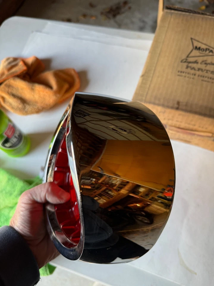 Conjunto de lanterna traseira NOS para 1960 Dodge Dart Chrysler número 2093443 - Imagem 3 de 3