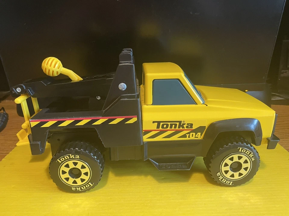 Grúa Tonka T 04 2012 usada 6”W7”T13” largo usada excelente estado y pintura Foto 3 de 4