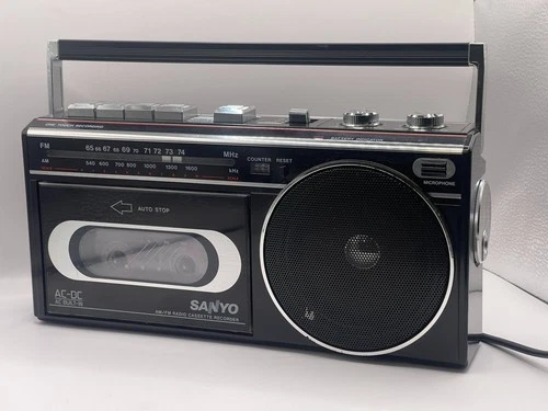 Vintage SANYO Boombox – Retro AM/FM Radio Cassette Recorder