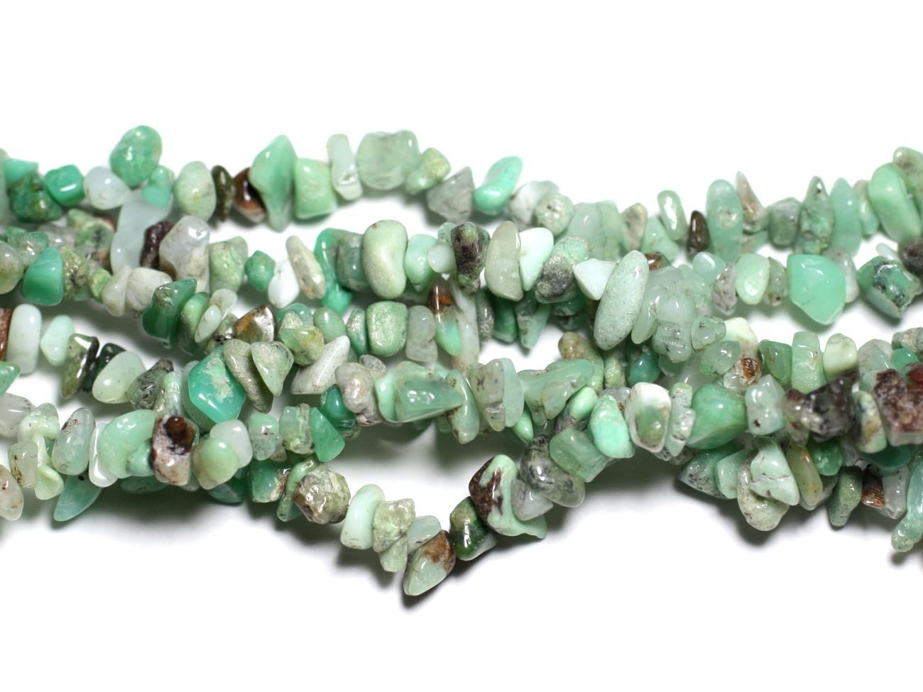 Chrysoprase perles chips vert tur en fil de 85cm pour composer vos bijoux d'été