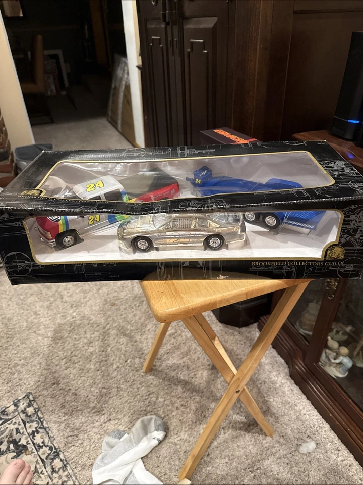 1998 Jeff Gordon #24 Dupont Nascar 1/24 Silverado And Trailer Brookfield Coll. - Image 2 of 4