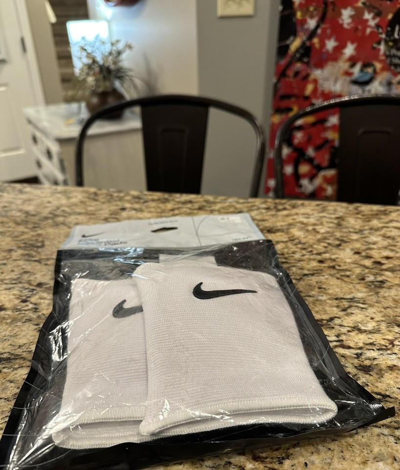 Nike Essentials Volleyball Knee Pad Comfortable Minimalist White X