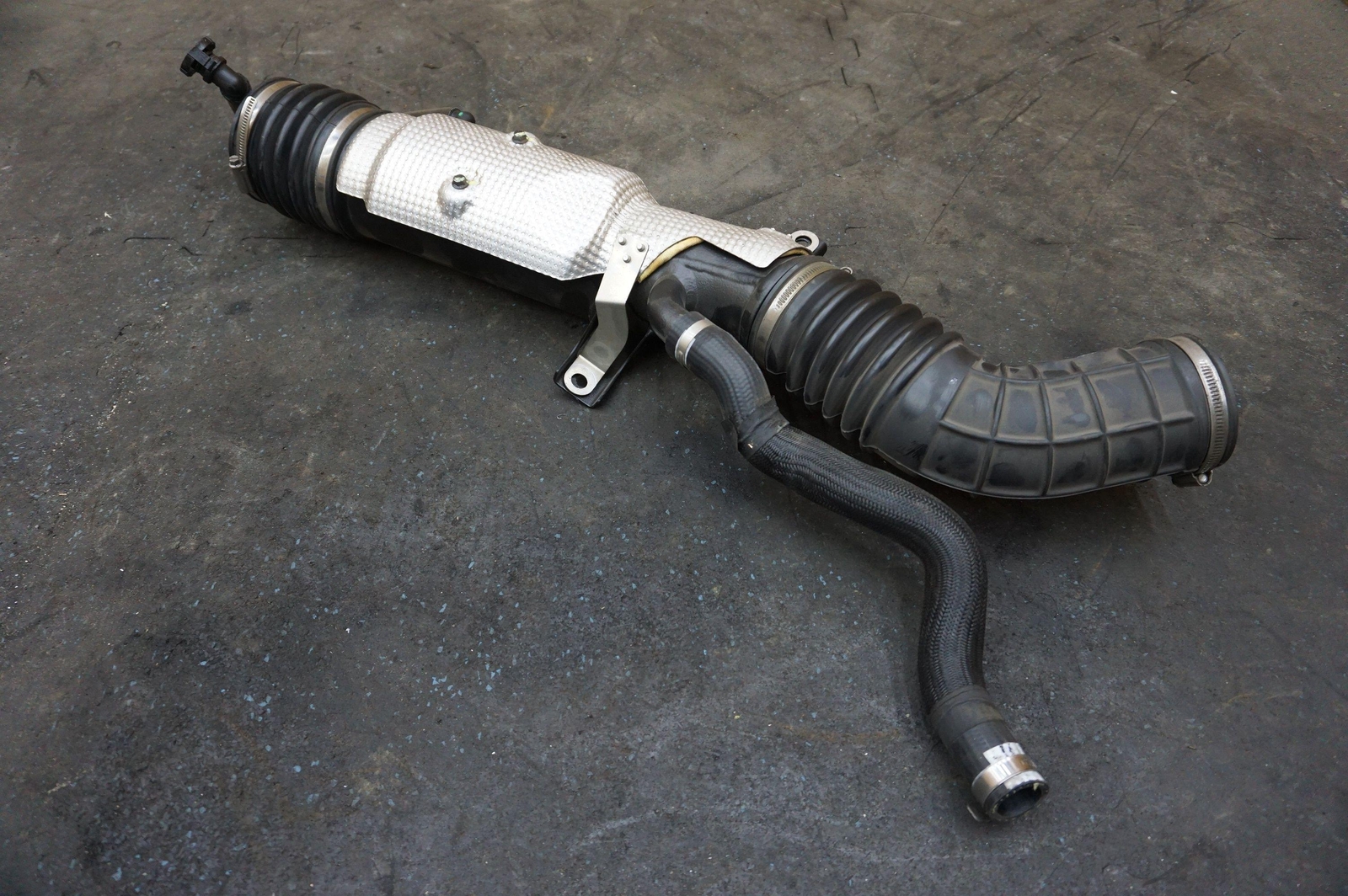 Left Air Filter to Turbocharger Duct 331637 324304 OEM Ferrari 488 Challenge