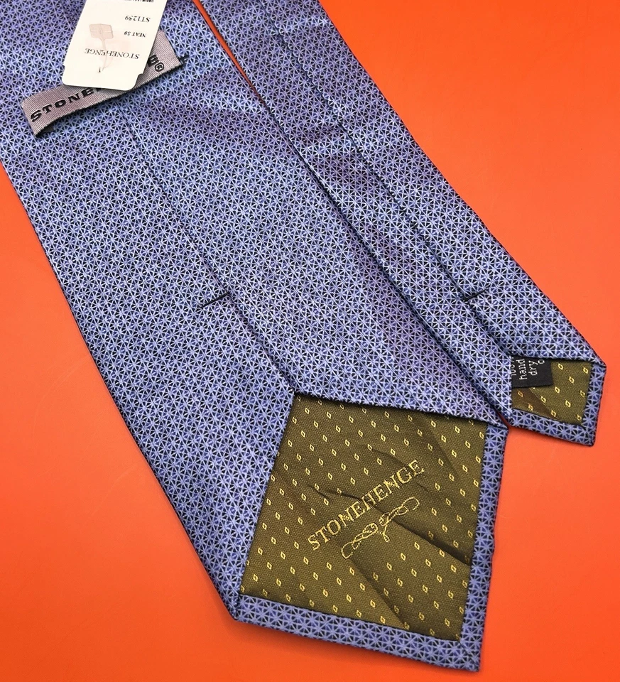 Corbata hecha a mano 100 % seda con patrón azul Stonehenge para hombre nueva con etiquetas Foto 2 de 3
