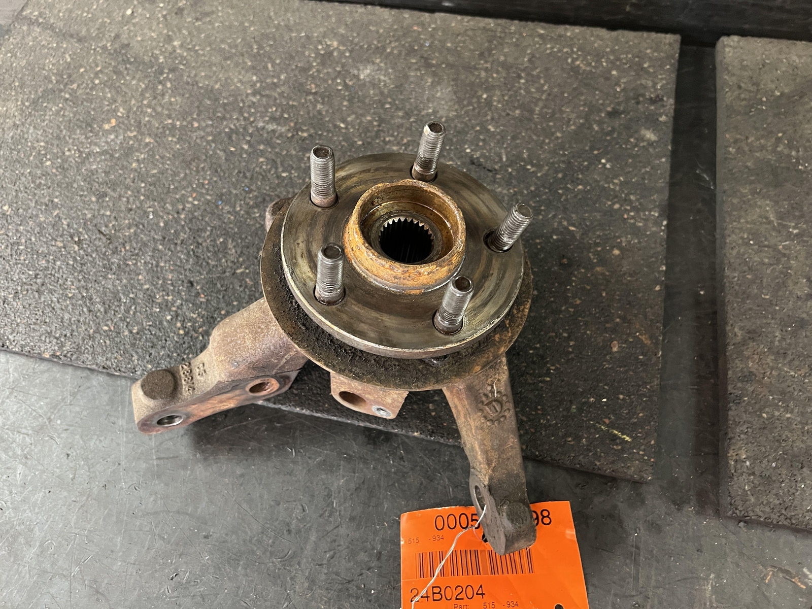 89-90 CHRYSLER TC MASERATI FRONT PASSENGER RIGHT RH STEERING KNUCKLE