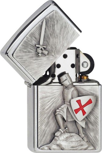Zippo Feuerzeug Crusade Victory Ritter chrome mit Plakette Sturmfeuerzeug - Bild 2 von 3