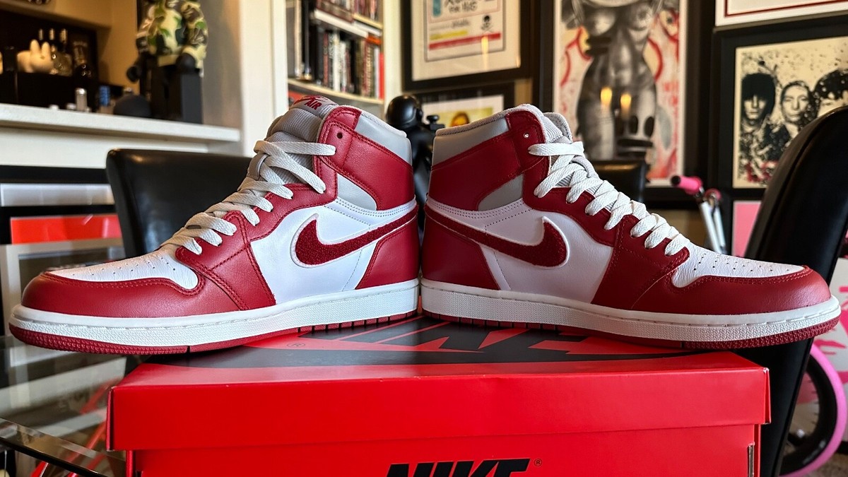 スニーカー Nike Air Jordan 1 Retro High OG \"Varsity Red \"DJ4891-061 Women's Air Jordan 1 'Varsity Red' (DJ4891-061) Release Date