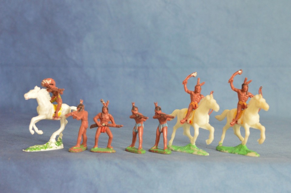 7 x Waddingtons American Native Indians/Wild West / Plains Indian