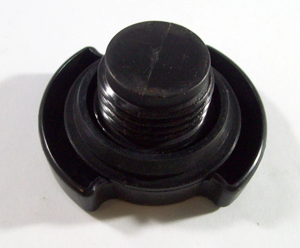 Tapa de llenado de aceite de motor Parts Plus P8100 negra Ford Lincoln Mercury nueva Foto 3 de 3